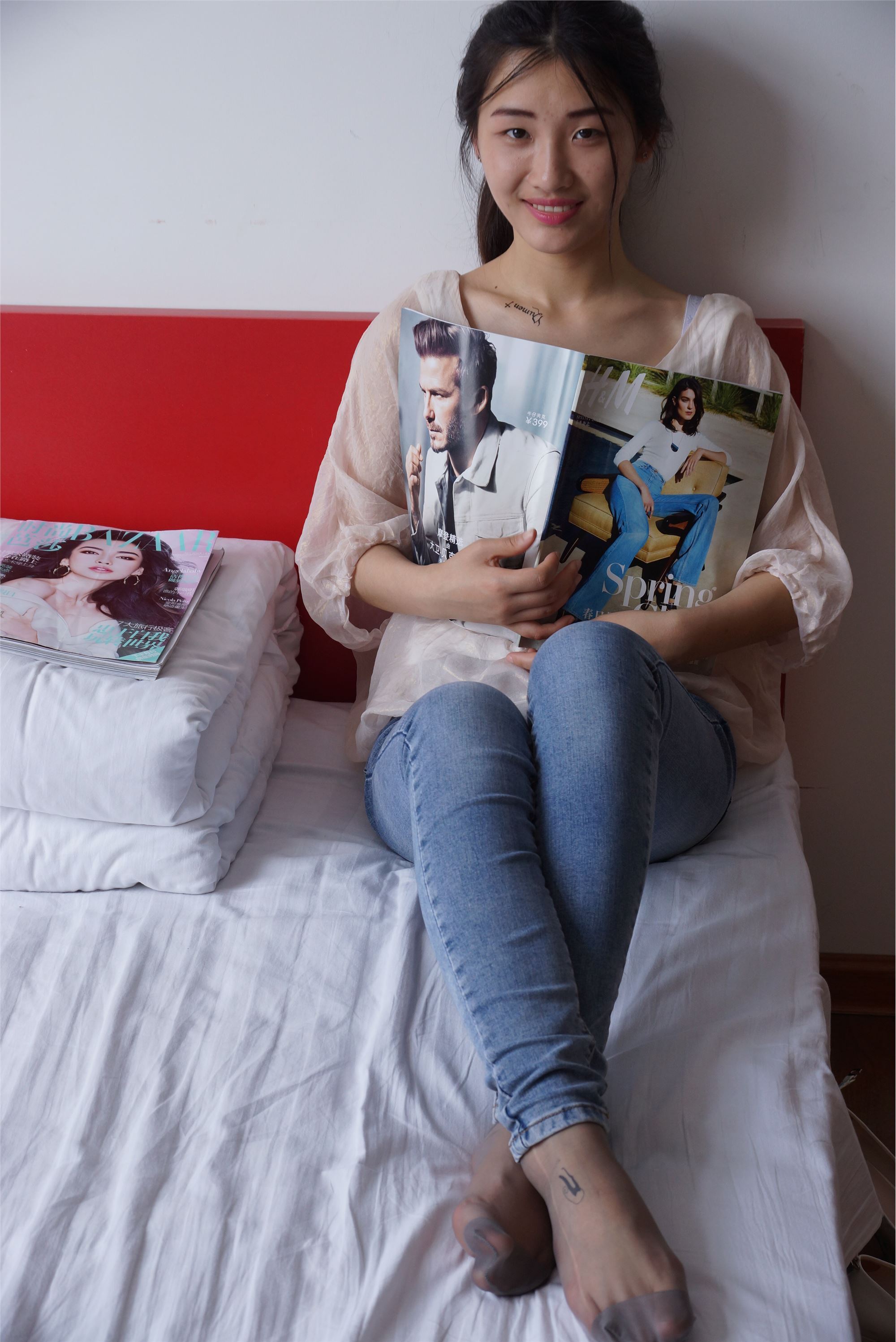 自由摄影 No.005 惬意的周末经典短灰丝陪你看看书